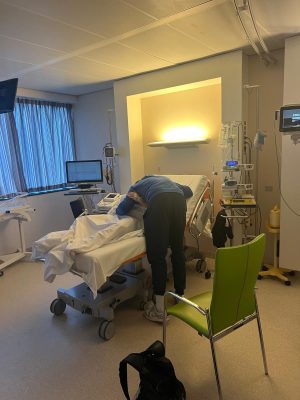 Thumbnail voor Michelle beviel zonder haar vriend: ‘Vijf minuten na de bevalling landde zijn vliegtuig’