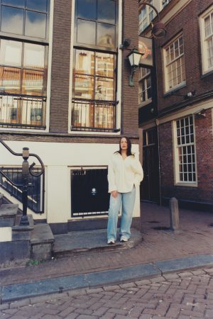 Thumbnail voor Leonie (25) leefde anderhalf jaar op straat: 'Buiten slapen was niet veilig, dus sliep ik niet'