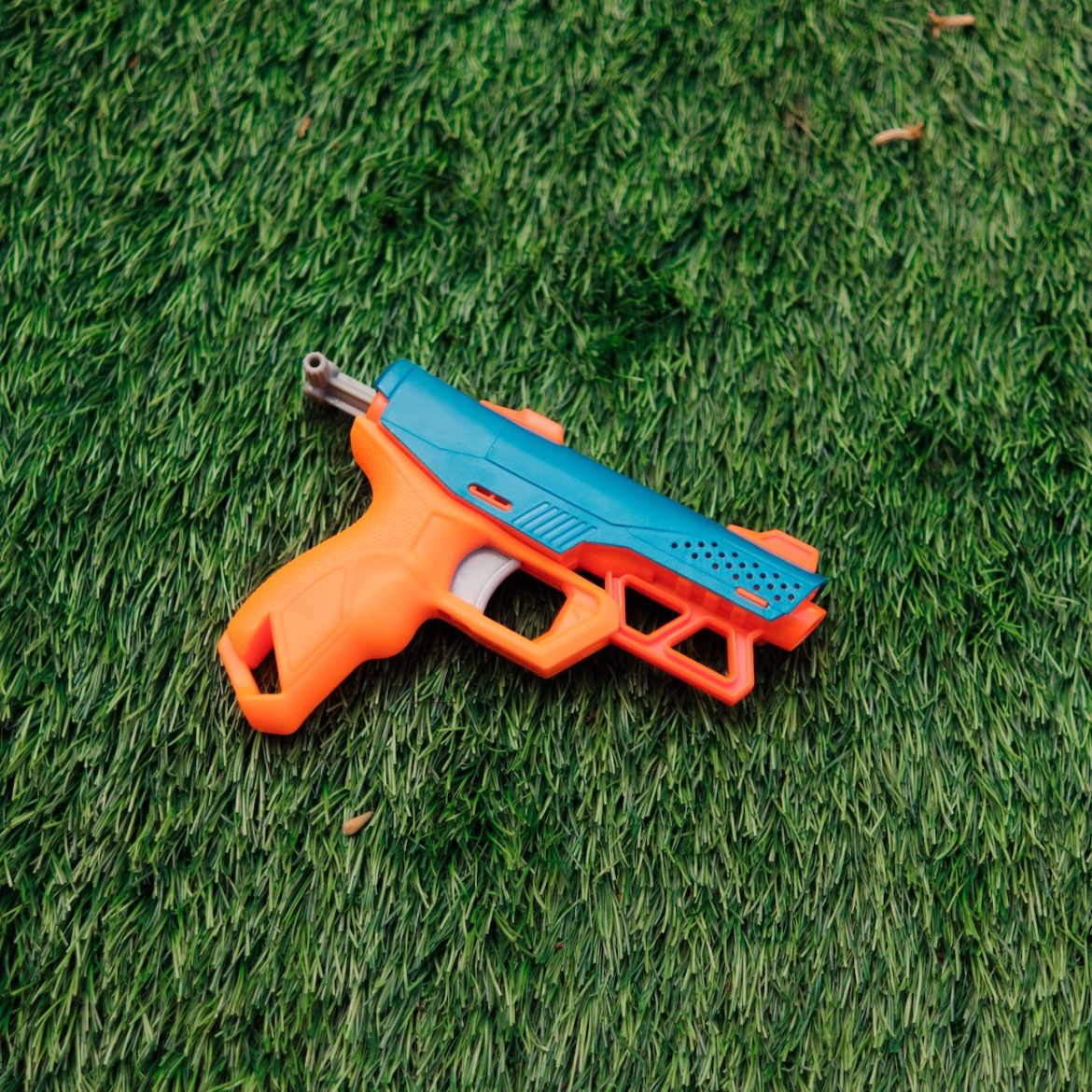 waterpistool op gras