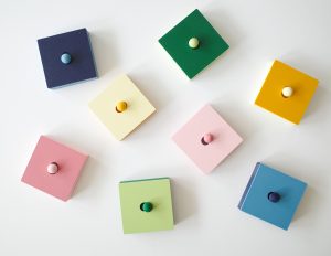 Thumbnail voor Saaie lichtschakelaars in huis? Deze héle leuke covers duiken ineens overal op