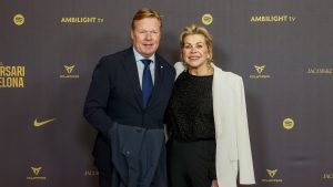 Thumbnail voor Ronald Koeman deelt liefdevolle vakantiefoto met zieke vrouw Bartina: 'De rest is onbelangrijk'