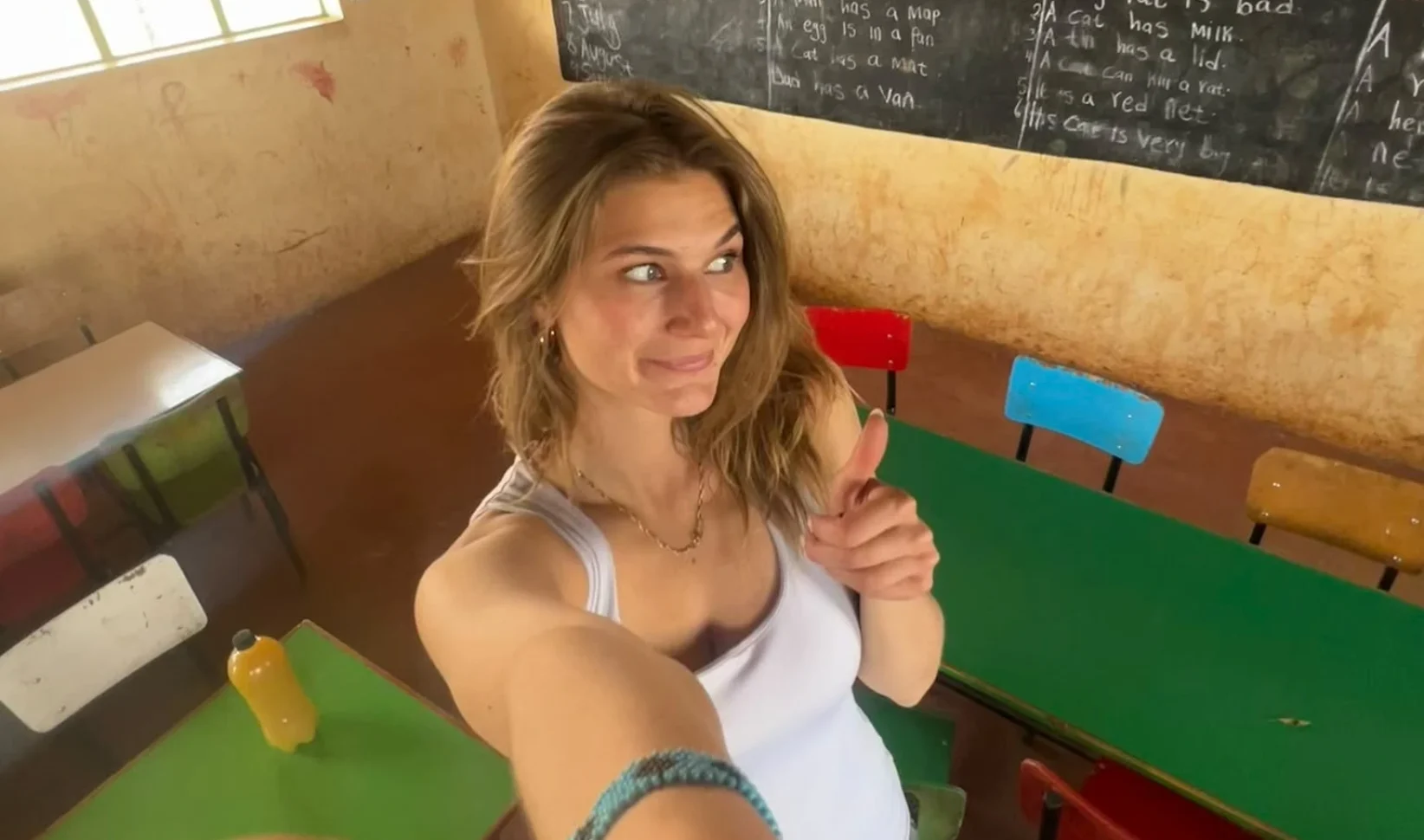 Victoria geeft seksuele voorlichting in Kenia: 'Veel meisjes zijn bang om besneden te worden'