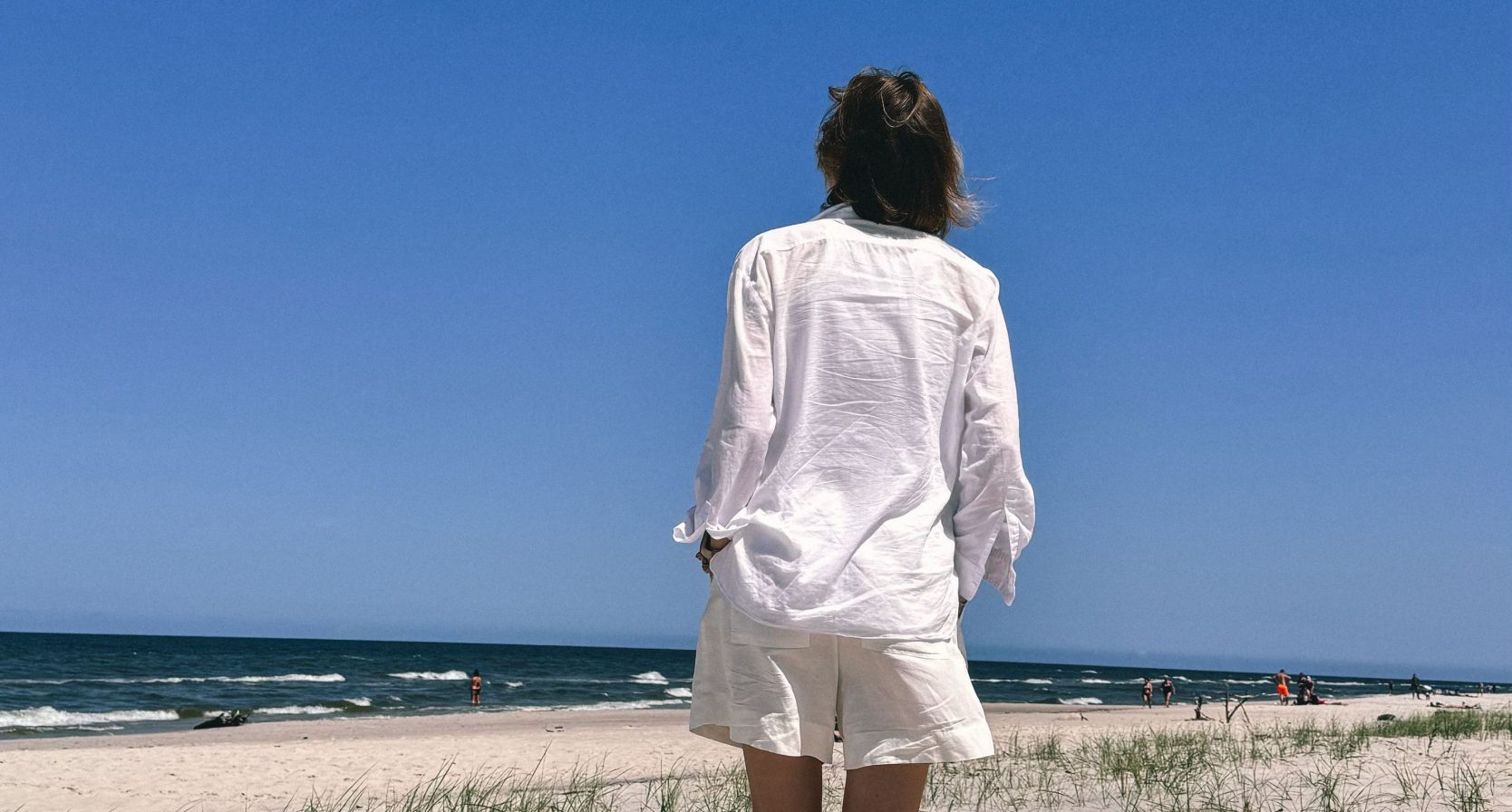 Komt jouw linnen blouse gekreukt uit de koffer? Met deze simpele hack is-ie zo weer glad