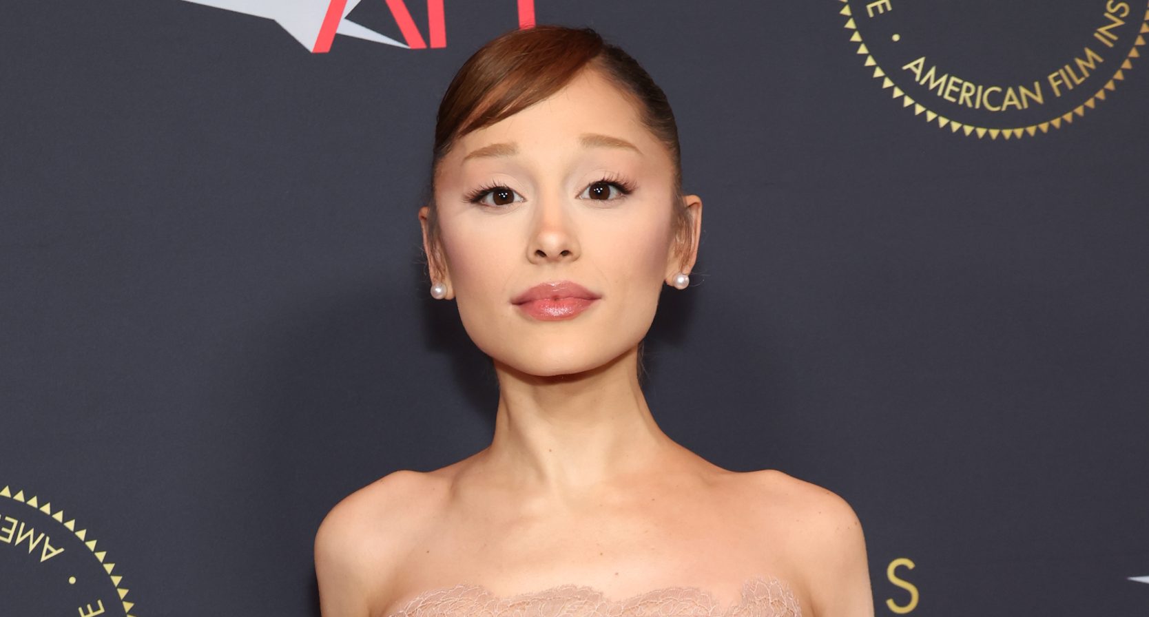 Ariana Grande trekt zich terug uit de spotlights na alle reacties op haar lichaam