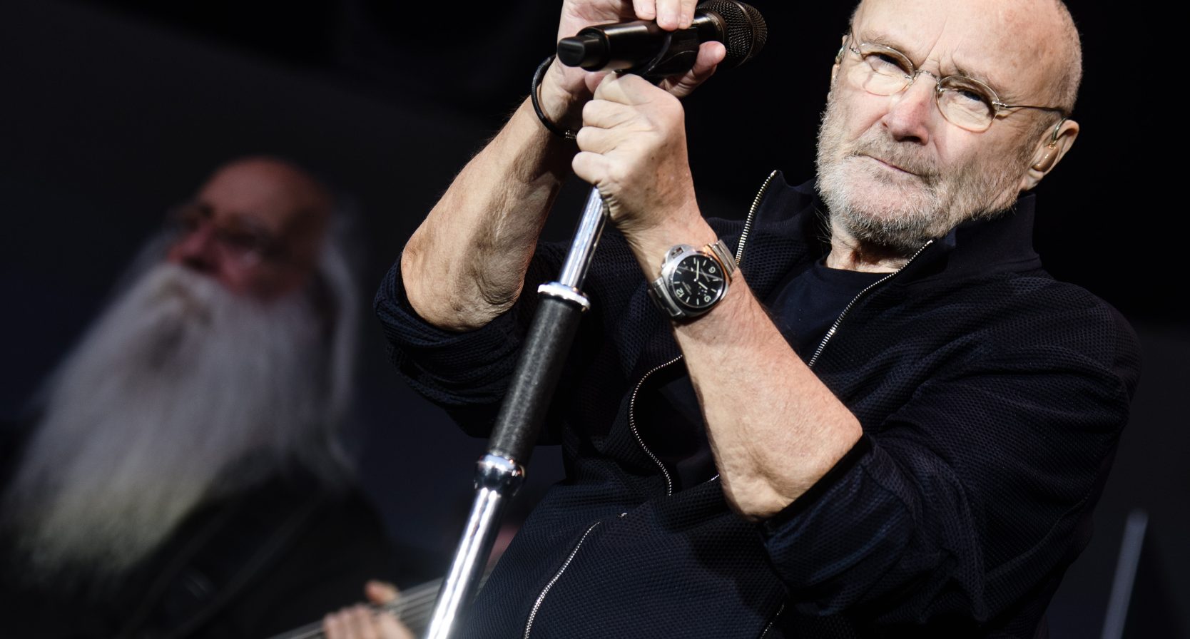 Phil Collins over de periode waarin hij bijna overleed: ‘Mijn kinderen waren bang me nooit meer zouden zien’