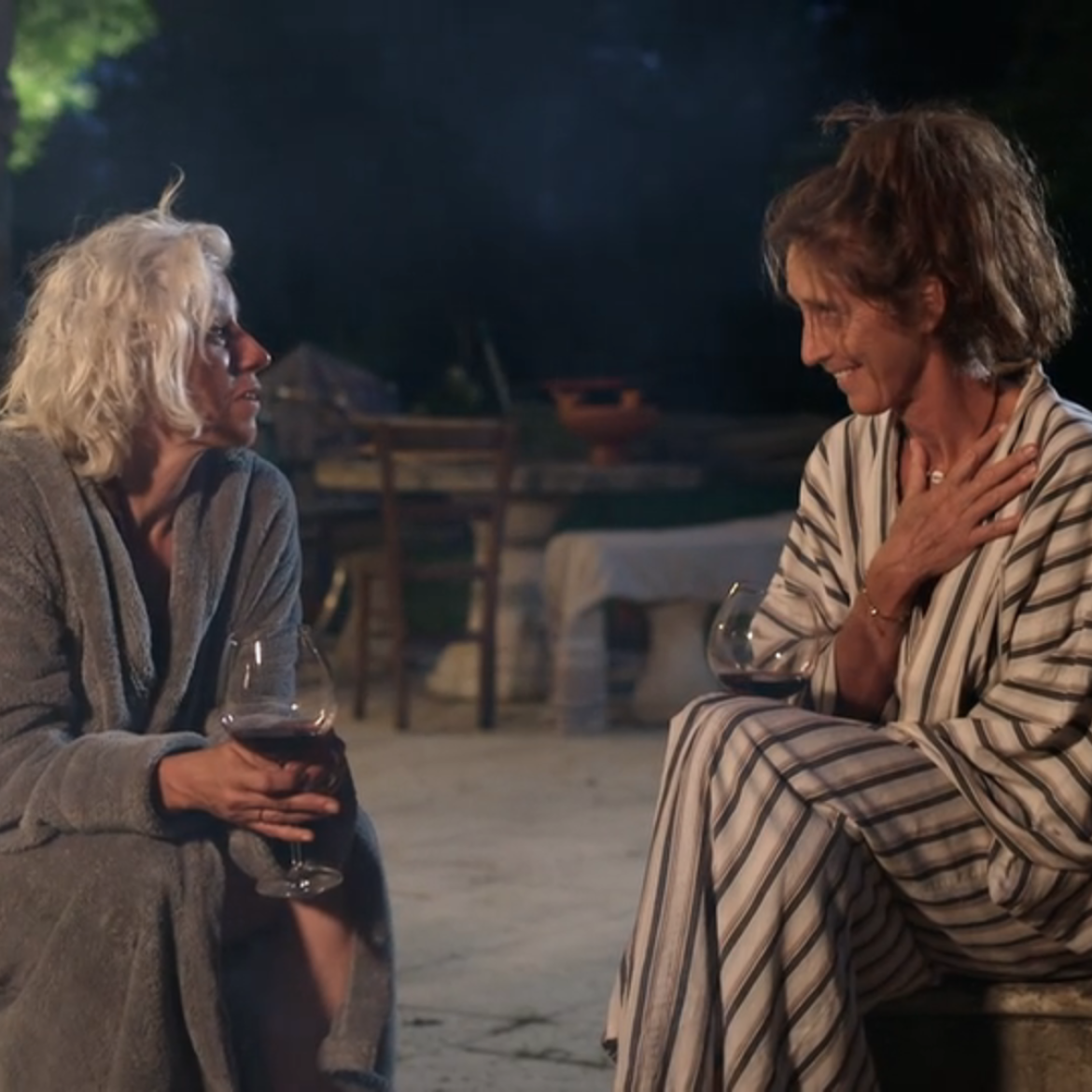 Oelala: in 'B&B Vol Liefde' beleven Nisha Tara en Suus een romantische date in de sauna