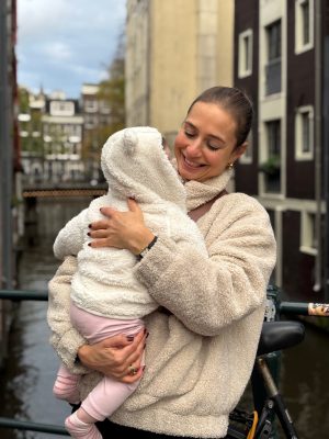 Thumbnail voor Anne-Flore (36) had depressieve gevoelens door het geven van borstvoeding: ‘Alsof het leven uit me werd gezogen’