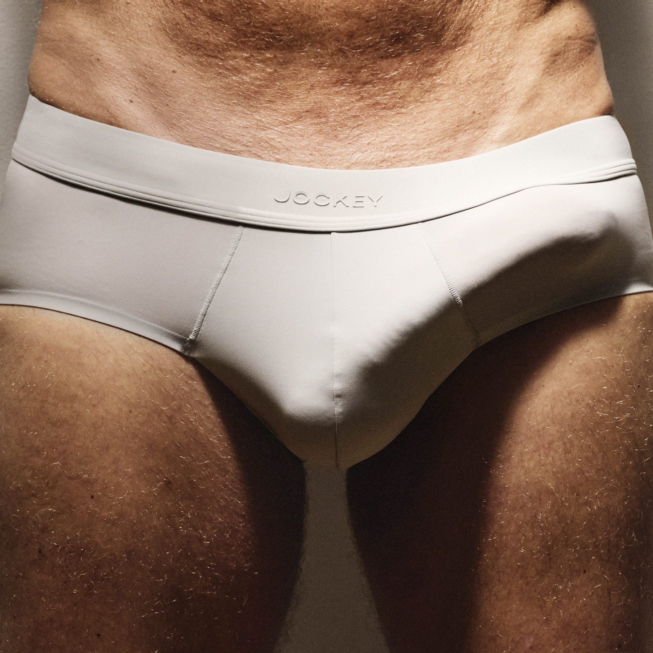 Jasper: ‘Mijn penis is qua maat vergelijkbaar met een literfles wijn’