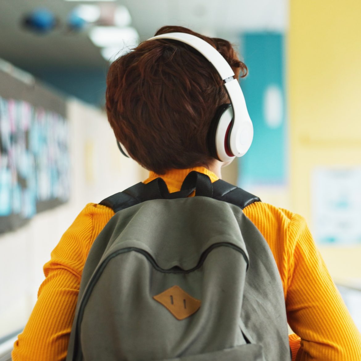 Prentenboek over de manosfeer, illustratief beeld van een jongen op school
