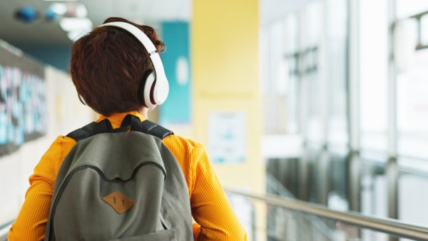 Prentenboek over de manosfeer, illustratief beeld van een jongen op school