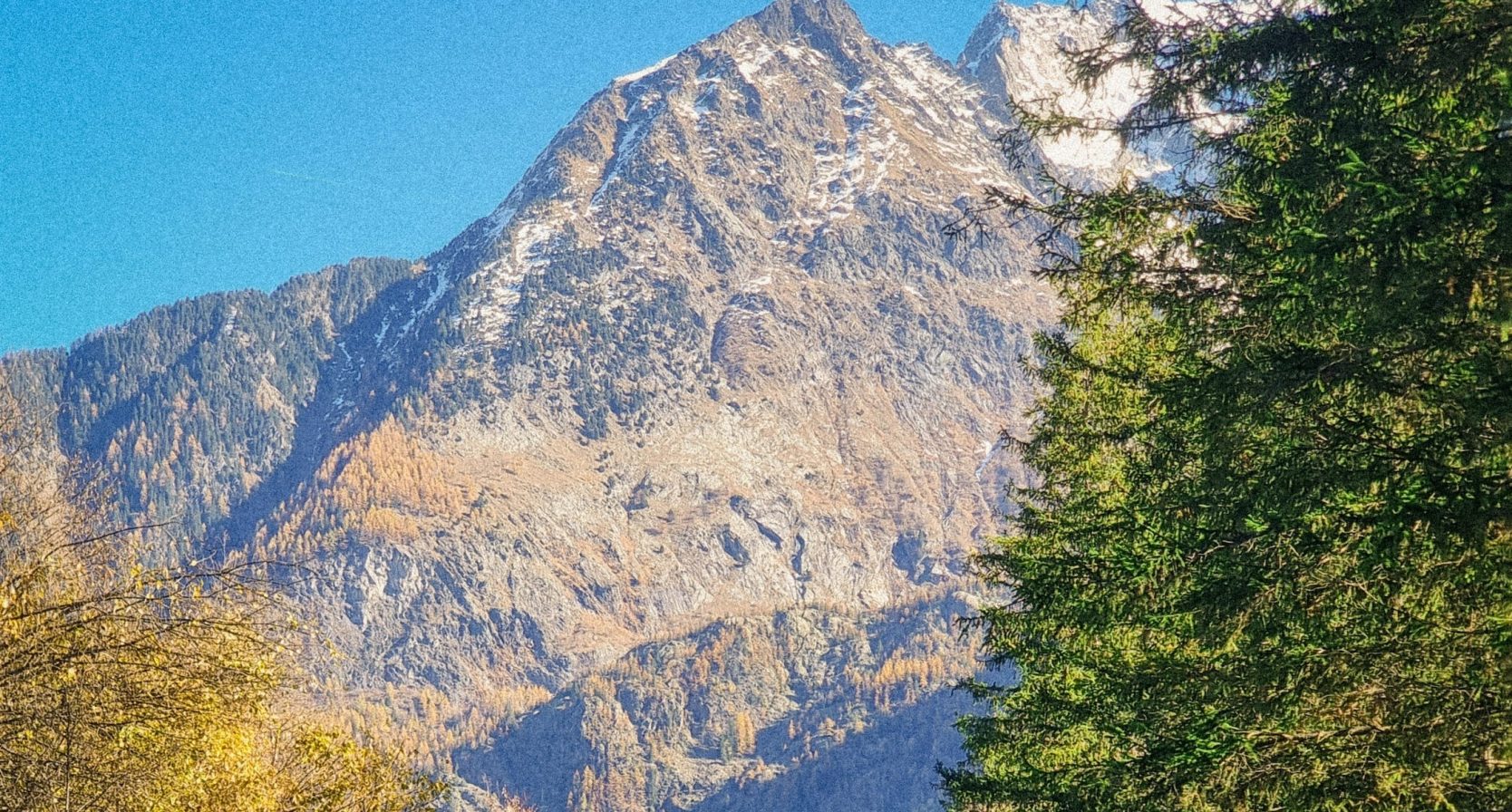Man ziet zijn vrouw meegesleurd worden door modderstroom Alpen