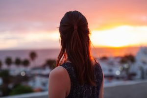 LINDA.zomerverhaal erotisch, Casa Luna, Jessica op balkon