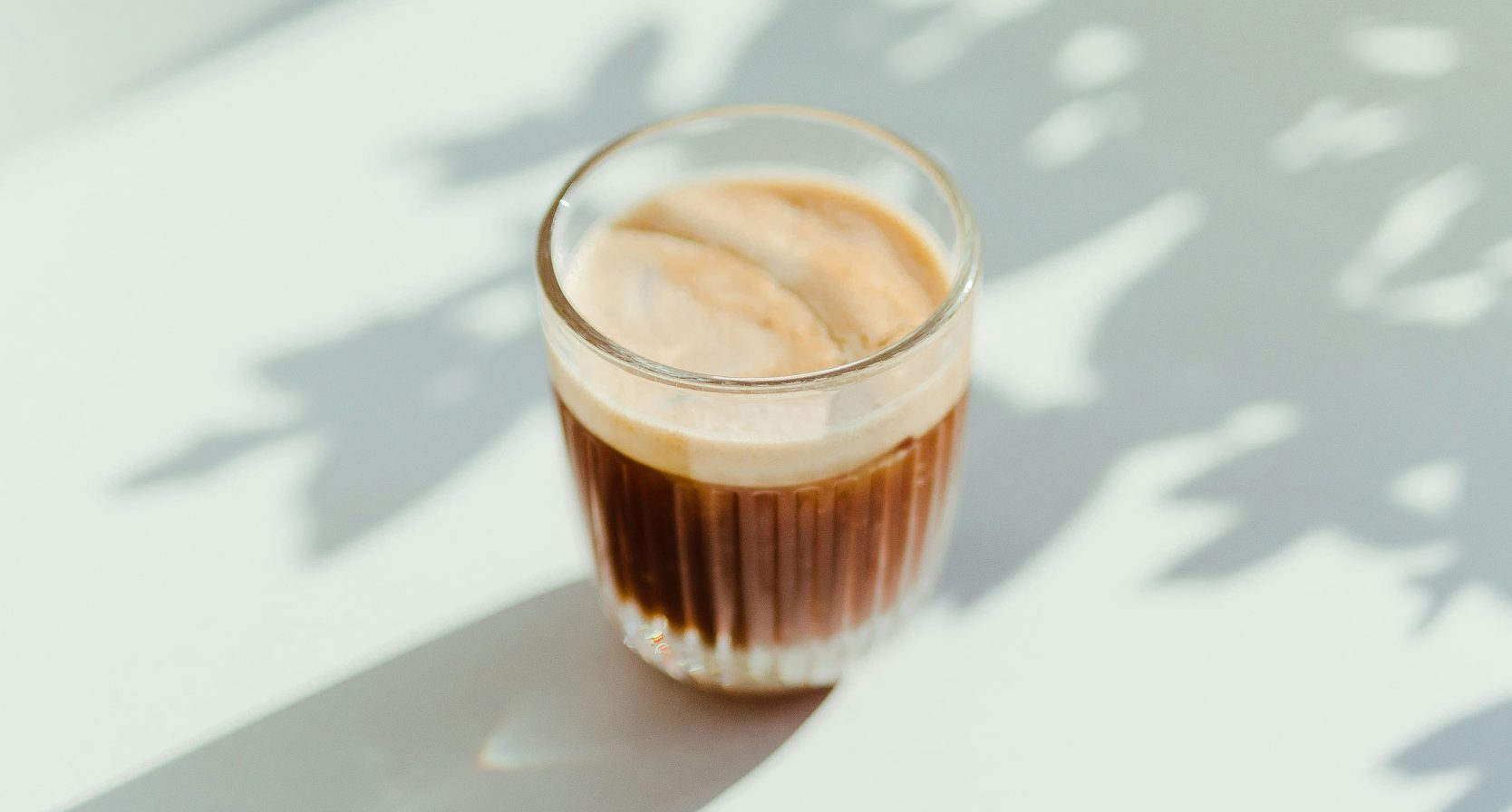 Hoe zit het met koffie drinken als je zwanger bent en wanneer je borstvoeding geeft? Dit zegt het Voedingscentrum