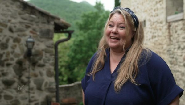 Op vakantie bij ‘B&B Vol Liefde’-Mireille? Voor dit bedrag slaap je in haar Franse kasteel