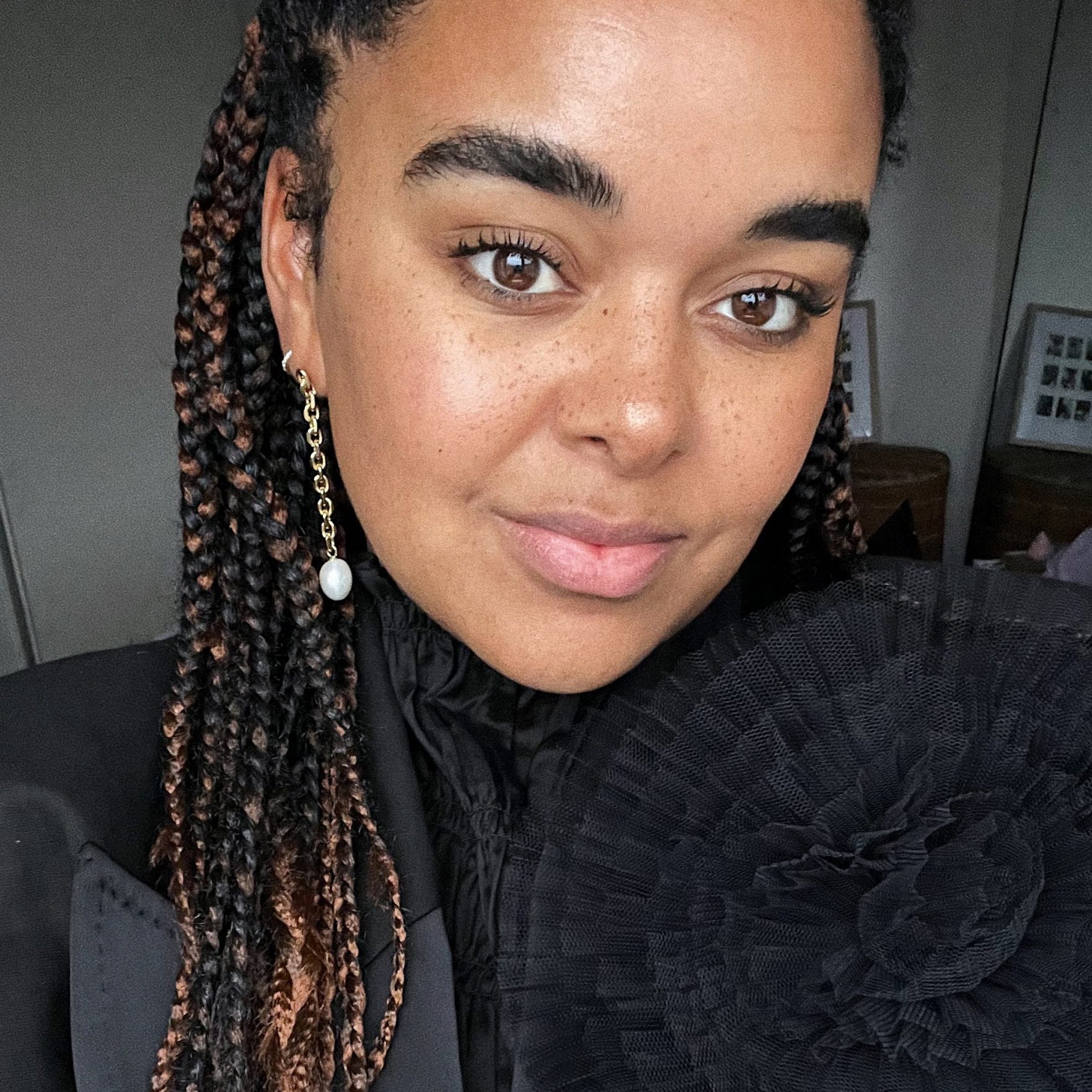 Valérie Ntantu tipt hét kledingmerk voor aanstaande moeders: ‘Hip, maar ook vooral comfortabel’