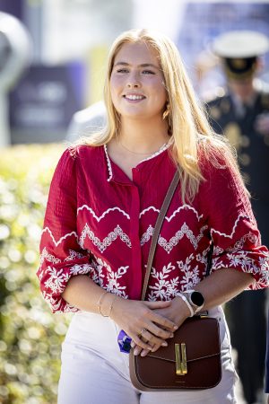 Prinses Amalia in top van Sézane