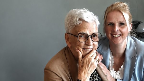 Tamara (52) zorgde tien jaar voor haar moeder met alzheimer: 'Ik heb me aan mijn belofte gehouden'