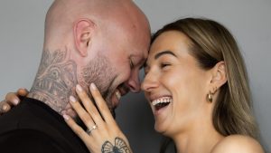 Thumbnail voor Marina (32) trouwt op verjaardag overleden moeder: 'Zo vieren we ook haar leven'