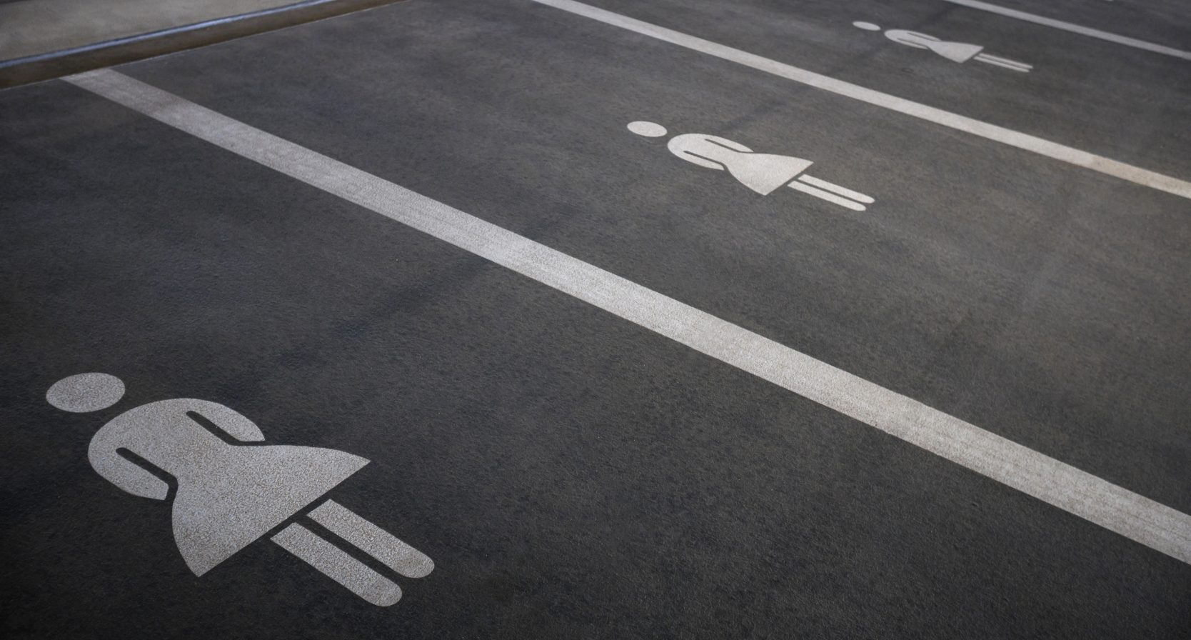 Waarom hebben ze in Duitsland speciale vrouwenparkeerplaatsen?