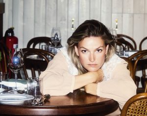 Thumbnail voor Actrice Teunie de Brouwer over acteren en het nieuwe seizoen van 'Gooische Vrouwen': 'Dit was het leukste seizoen tot nu toe'