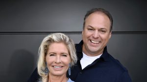 Thumbnail voor Frans Bauer belooft emotioneel nieuw seizoen 'De Bauers': 'Er zitten ook tranen van verdriet in'