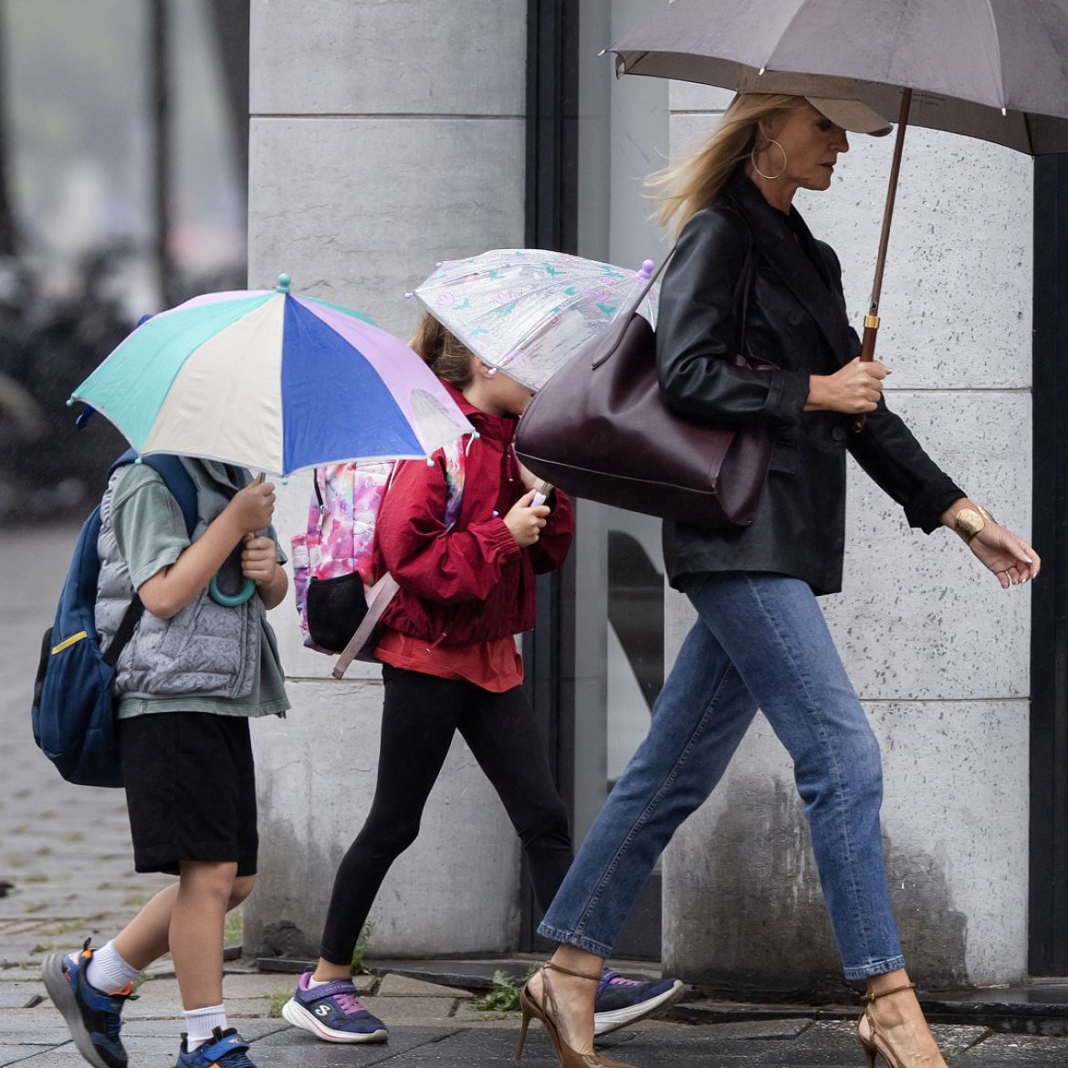 Van drukkend warm naar kans op noodweer: grote hagel en zware windstoten verwacht