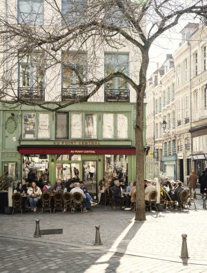 Thumbnail voor Nog geen vier uur met de trein en je staat midden in deze prachtige Franse stad, die ook wel klein Parijs wordt genoemd