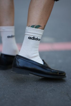 Thumbnail voor Adidas komt met een sneakerloafer die zomaar dé sneakertrend van dit seizoen kan worden