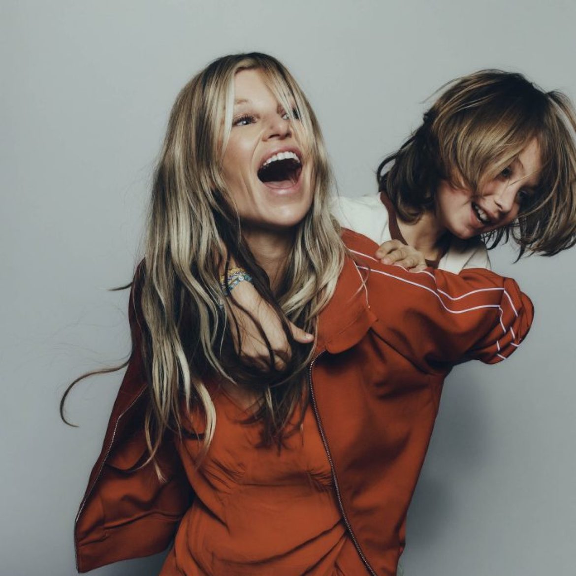 Caroline Beerkens met kind voor LINDA.mini