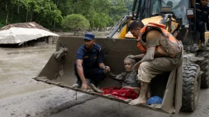 Thumbnail voor Bijna 100 doden door overstromingen in Nepal, honderden toeristen vermist