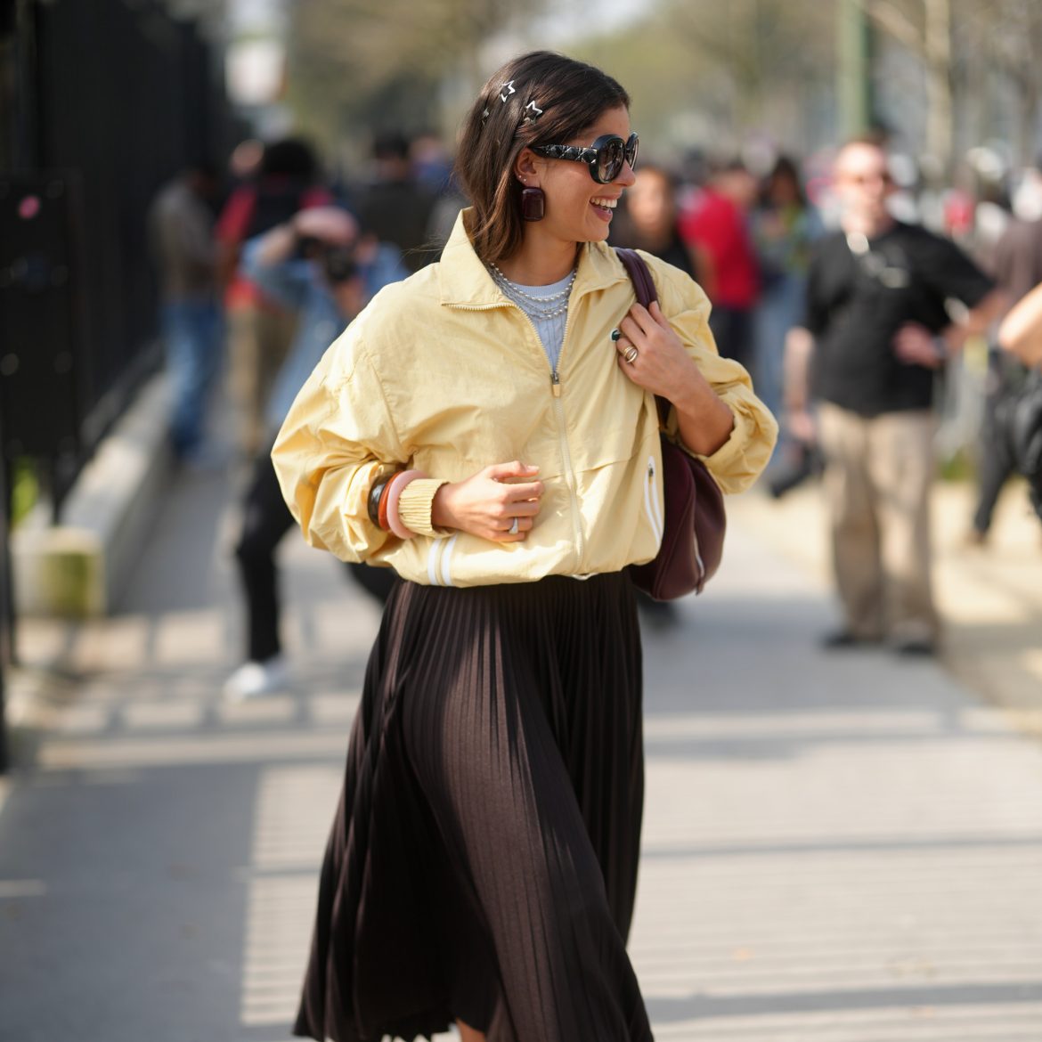 Vrouw met track jacket