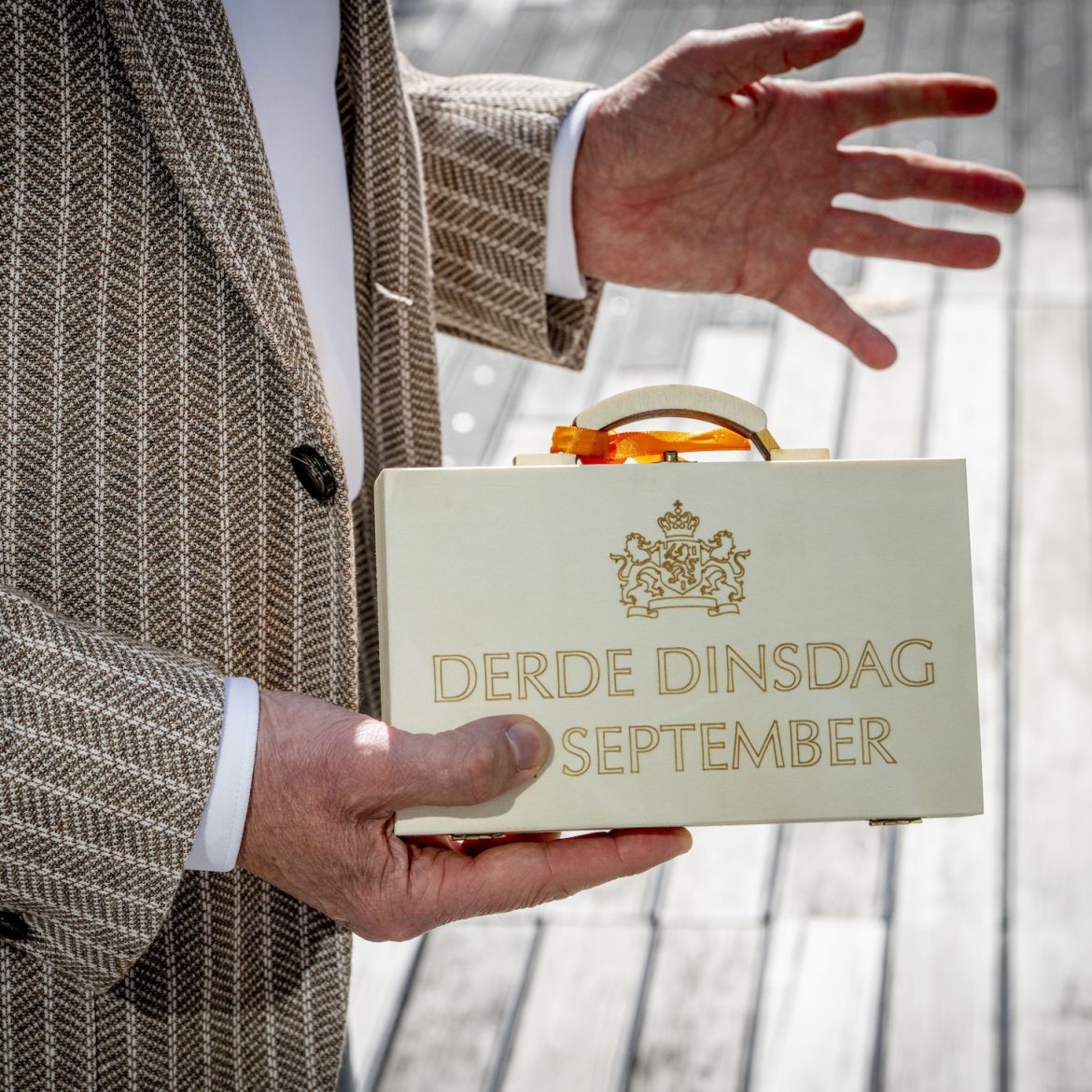 Prinsjesdagstukken uitgelekt: bezuinigingen uitkeringen geschrapt