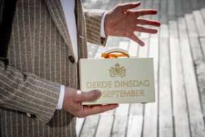 Thumbnail voor Eerste details Prinsjesdagstukken uitgelekt: bezuinigingen sociale zekerheid grotendeels geschrapt