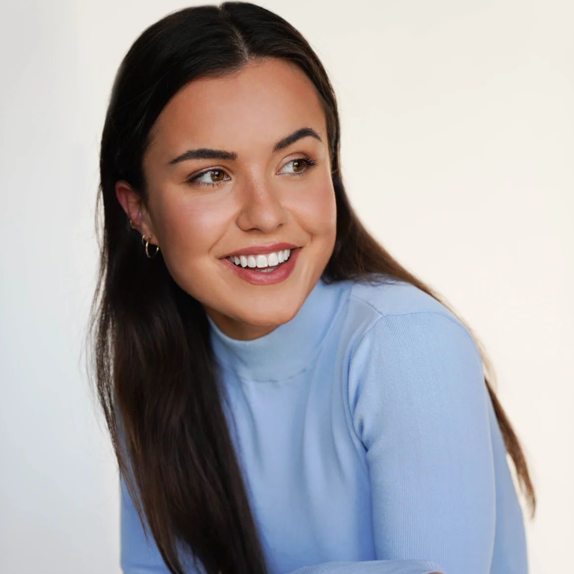 Loïs (25): 'De geboorte van een kind wordt vaak omschreven als een roze wolk, maar het voelt meer als een tornado'