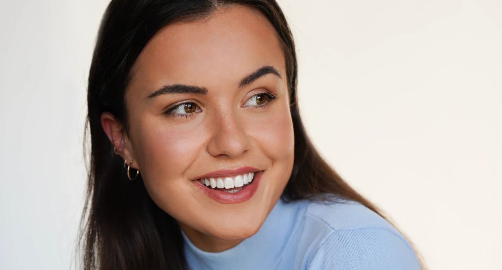 Loïs (25): 'De geboorte van een kind wordt vaak omschreven als een roze wolk, maar het voelt meer als een tornado'