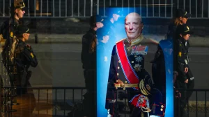 Thumbnail voor Mette-Marit ondanks broze gezondheid aanwezig bij begrafenis Koning Harald