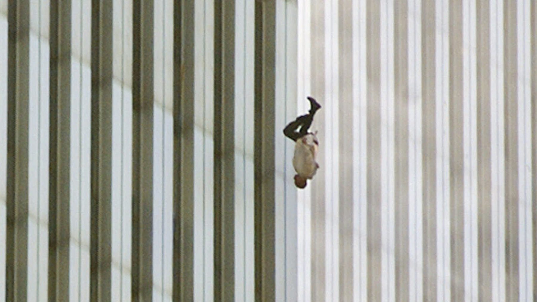 Zus van 'Falling Man' over beroemde 9/11-foto: 'Heeft zoveel pijn veroorzaakt'