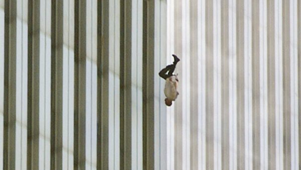 Zus van 'Falling Man' over beroemde 9/11-foto: 'Heeft zoveel pijn veroorzaakt'