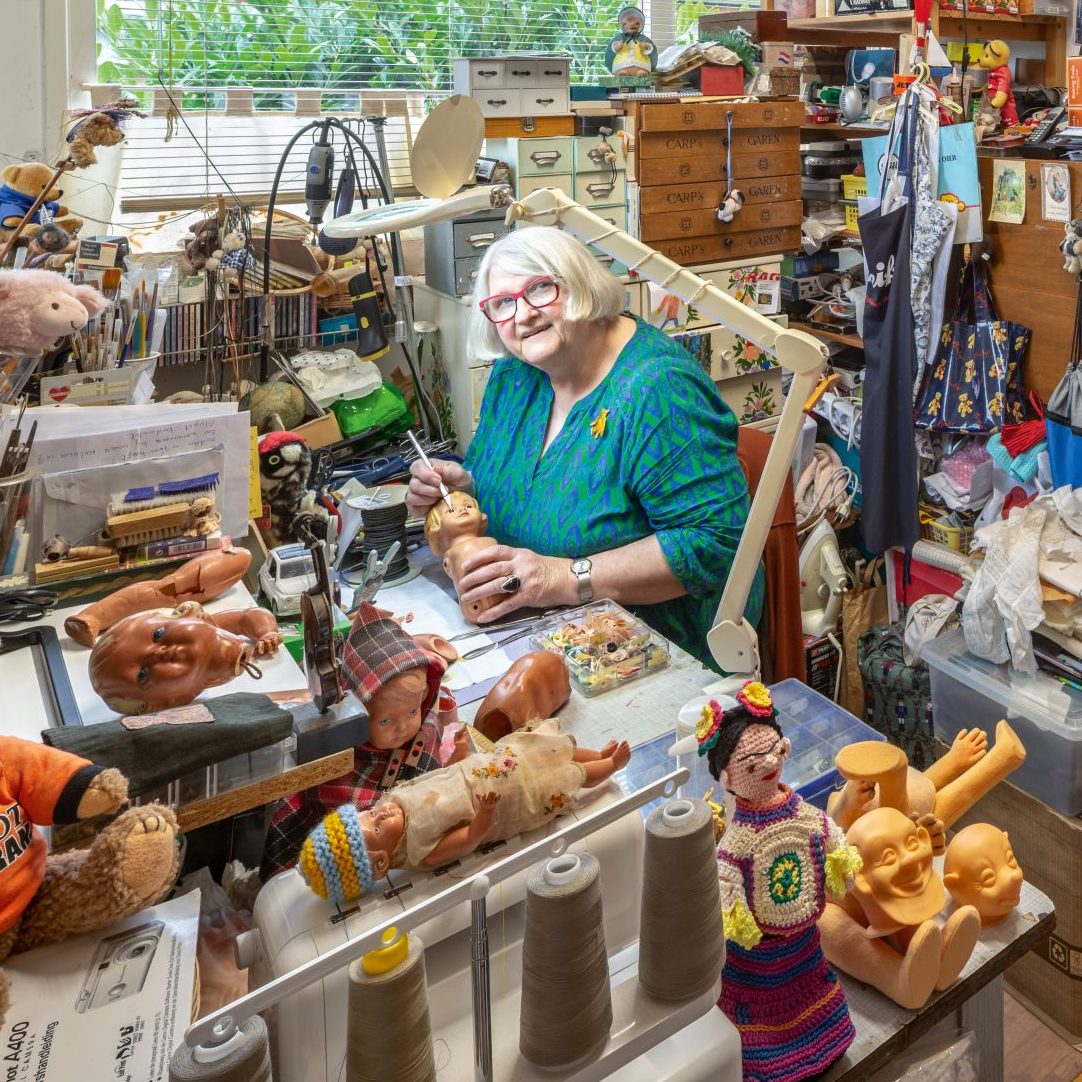 Franciska (80): ‘Al jaren wil ik met pensioen maar ik heb nog voor twee jaar werk liggen’