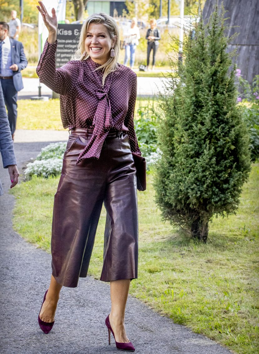 Koningin Máxima met een strikblouse aan
