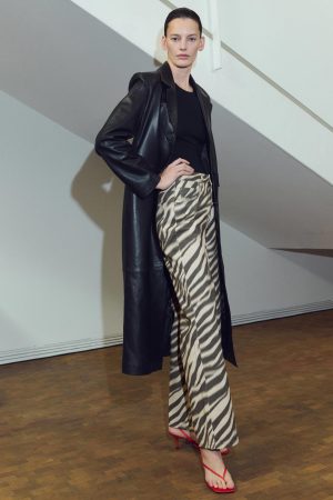 Mango regular waist jeans met zebraprint