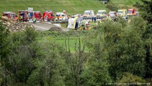 Thumbnail voor 5 doden en 40 gewonden door ongeluk Nederlandse bus in Zwitserland