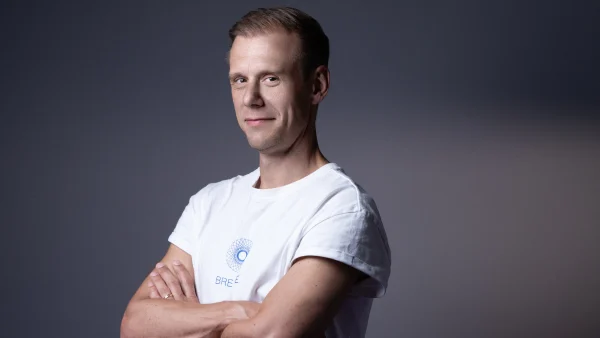 Armin van Buuren Make Up Your Mind