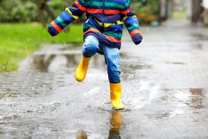 Thumbnail voor Het regent, het regent...: 11 x de allerleukste regenlaarzen voor je kind (voor ieder budget)