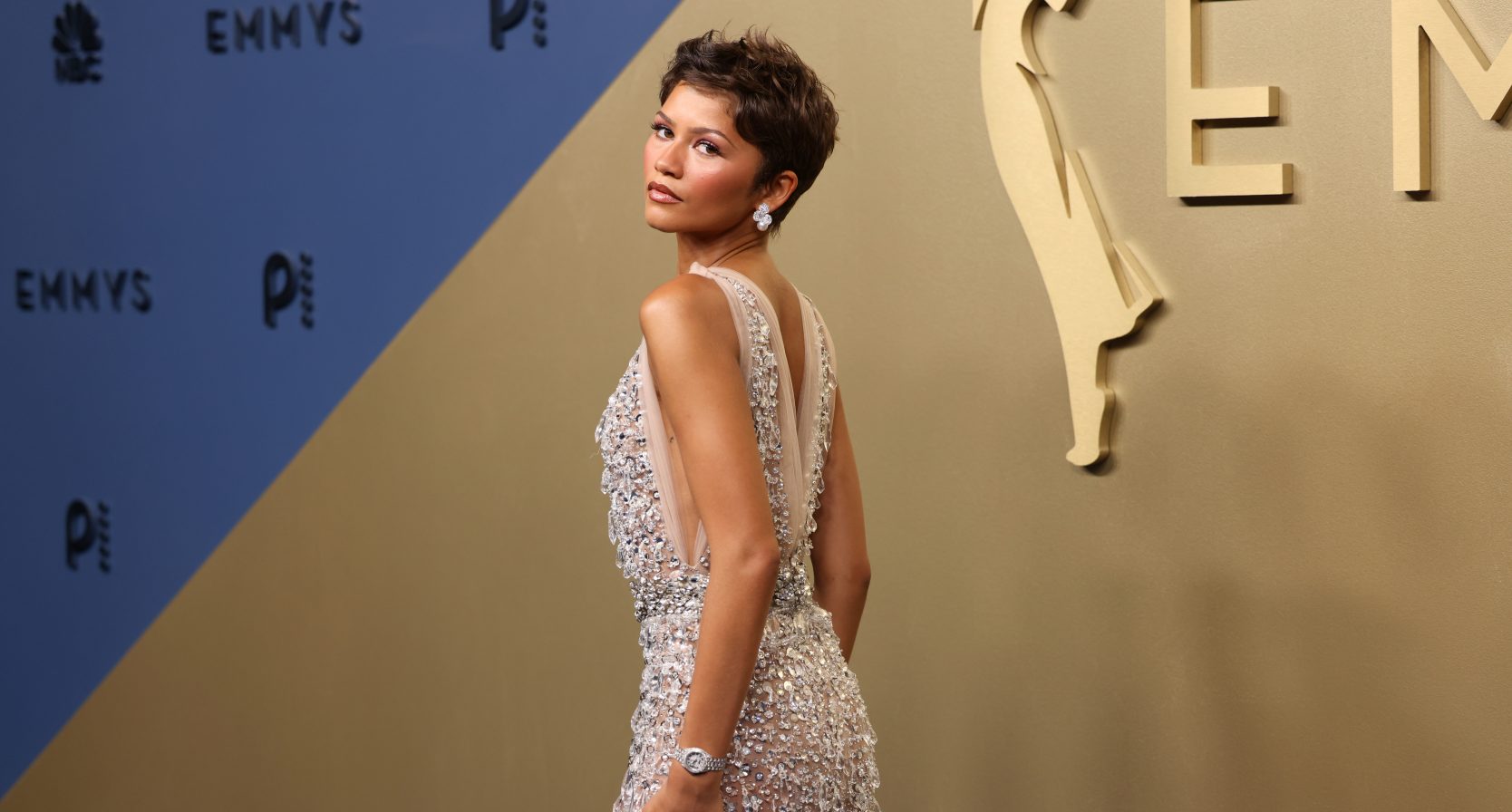 Veren, glitters en veel kleur: de meest opvallende outfits tijdens de Emmy Awards 2026