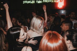 Dansende vrouwen