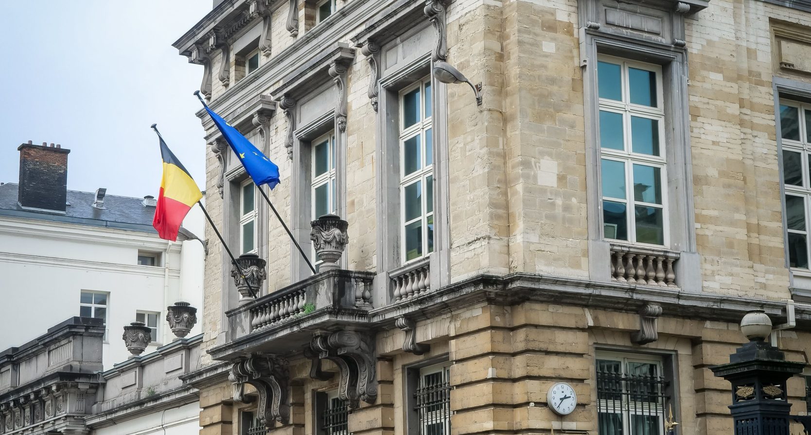 Vlaamse politicus zat hele nacht opgesloten op het toilet van Vlaams parlement