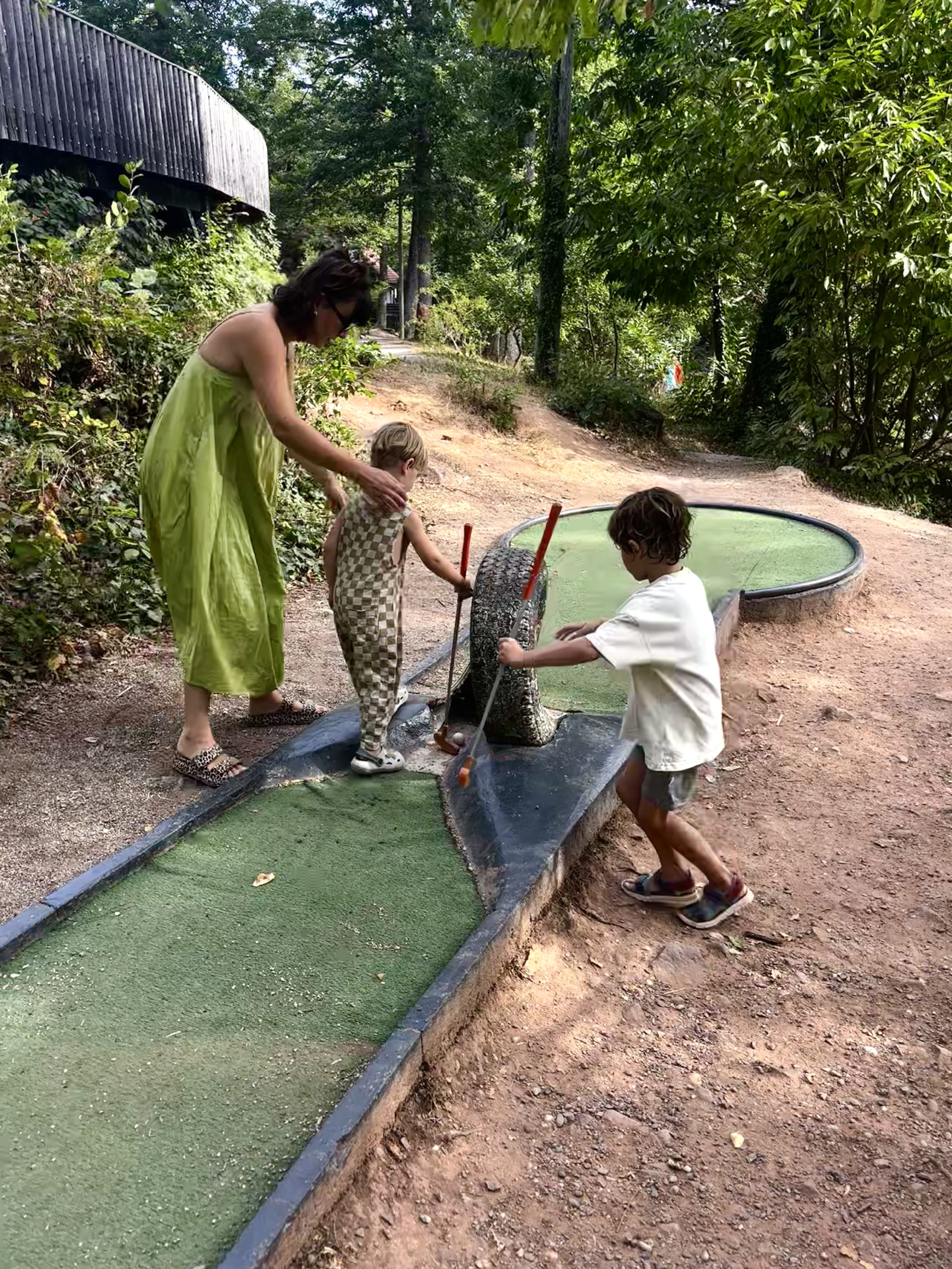 Merel met zoon Wiebe en Eli