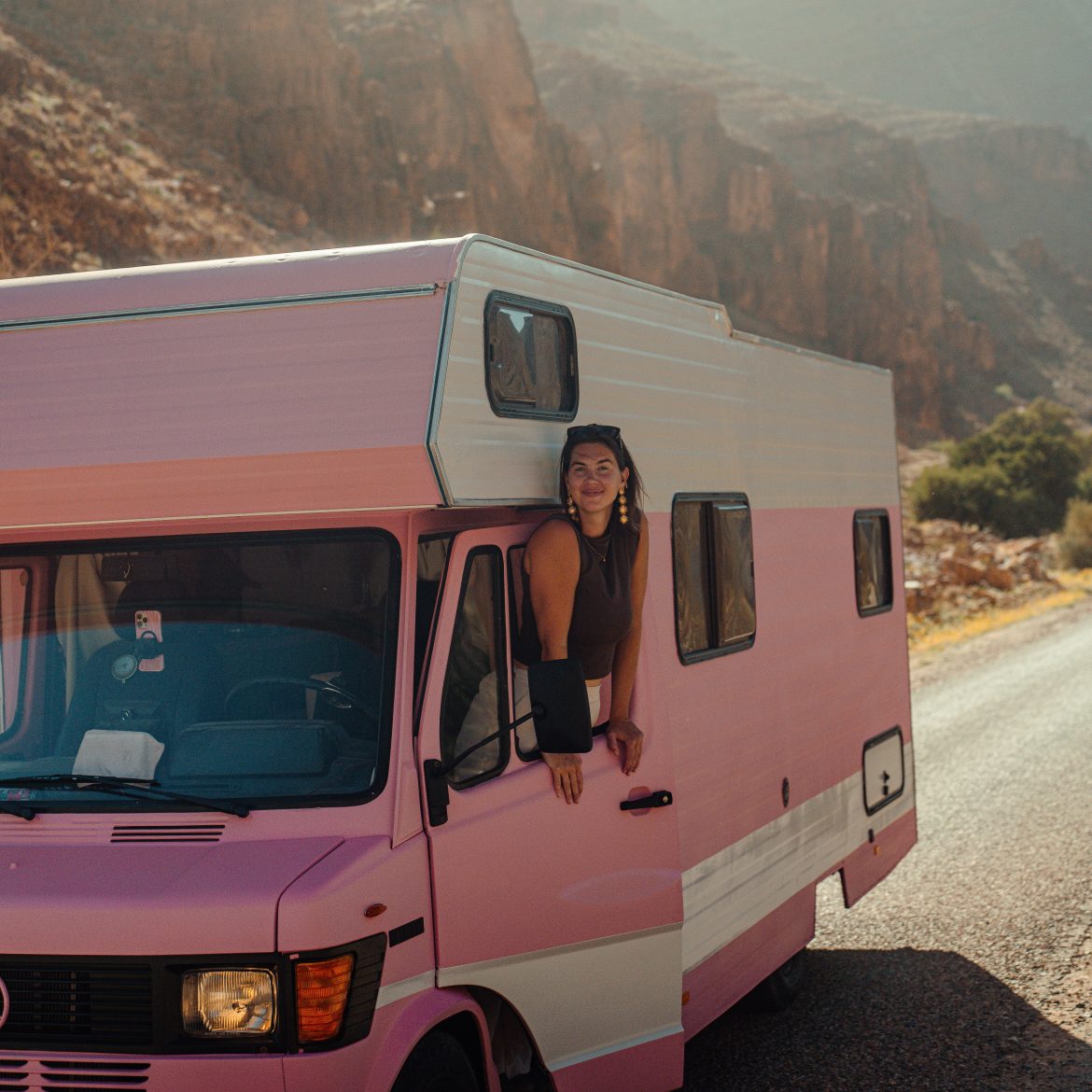 Thuis bij de MEIDEN Laura roze camper