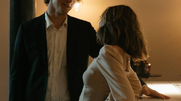 Flirten met anderen of op een datingapp zitten: is micro-cheating vreemdgaan?